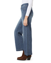 Everbreeze Curvy High-Rise Relaxed Flare Jeans (Regular)